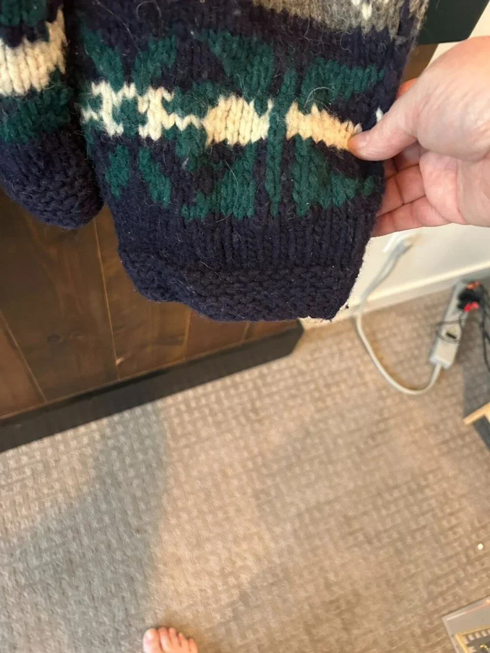 Nuevo Americana 100% Men’s Wool Sweater - Picture 9 of 10